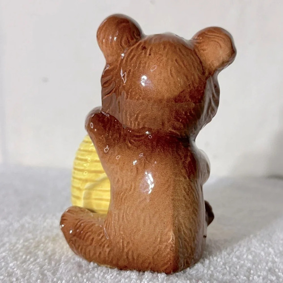 Vintage Japan Ceramic Brown Honey Bear Hugging Bee Hive Salt  & Pepper Shakers - Picture 4 of 13